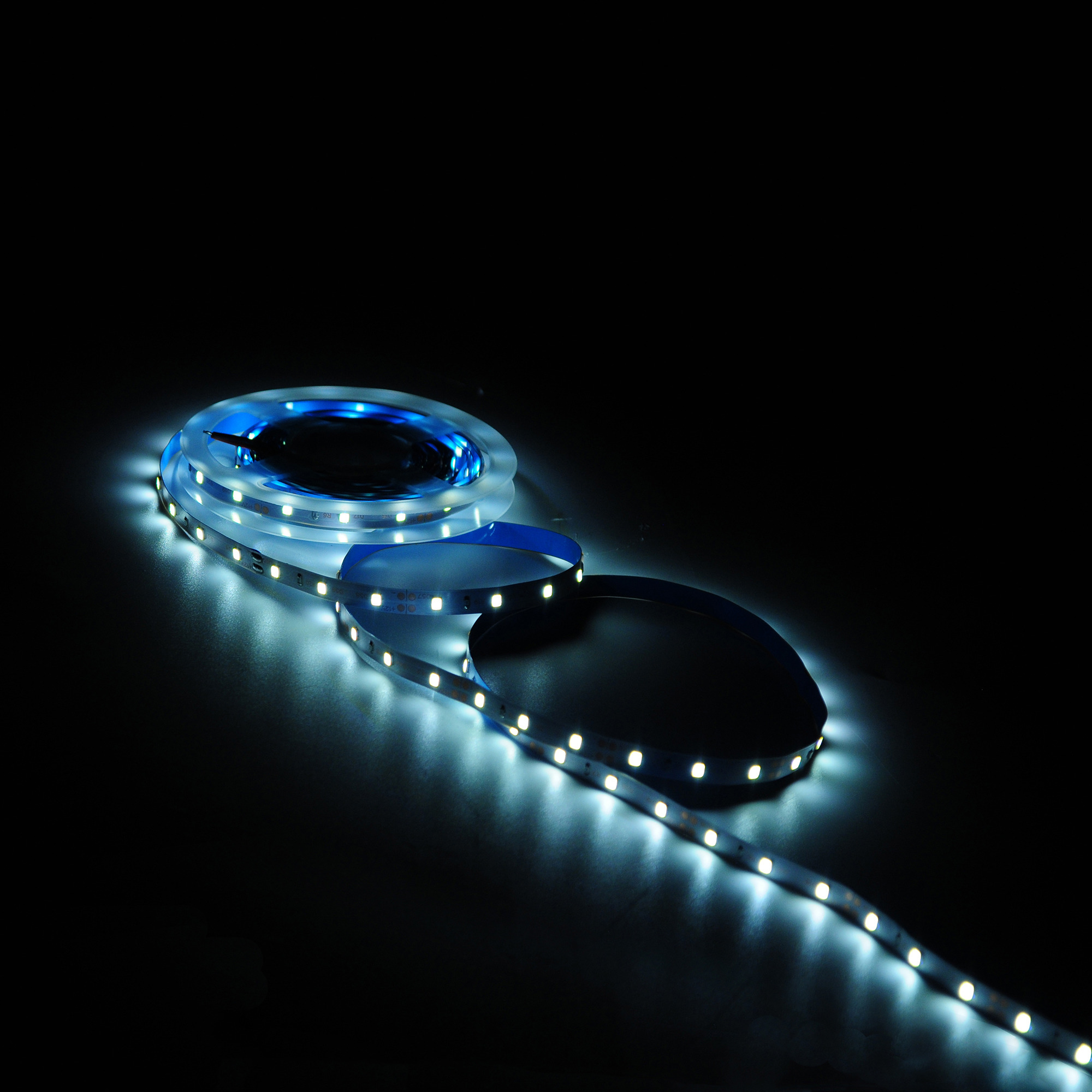 Лента светодиодная LED 2835/60-SMD 4.8 Вт/м 312 лм/м 4000К DC 12В IP20 8мм (блистер 5м) Basic GAUSS BT006