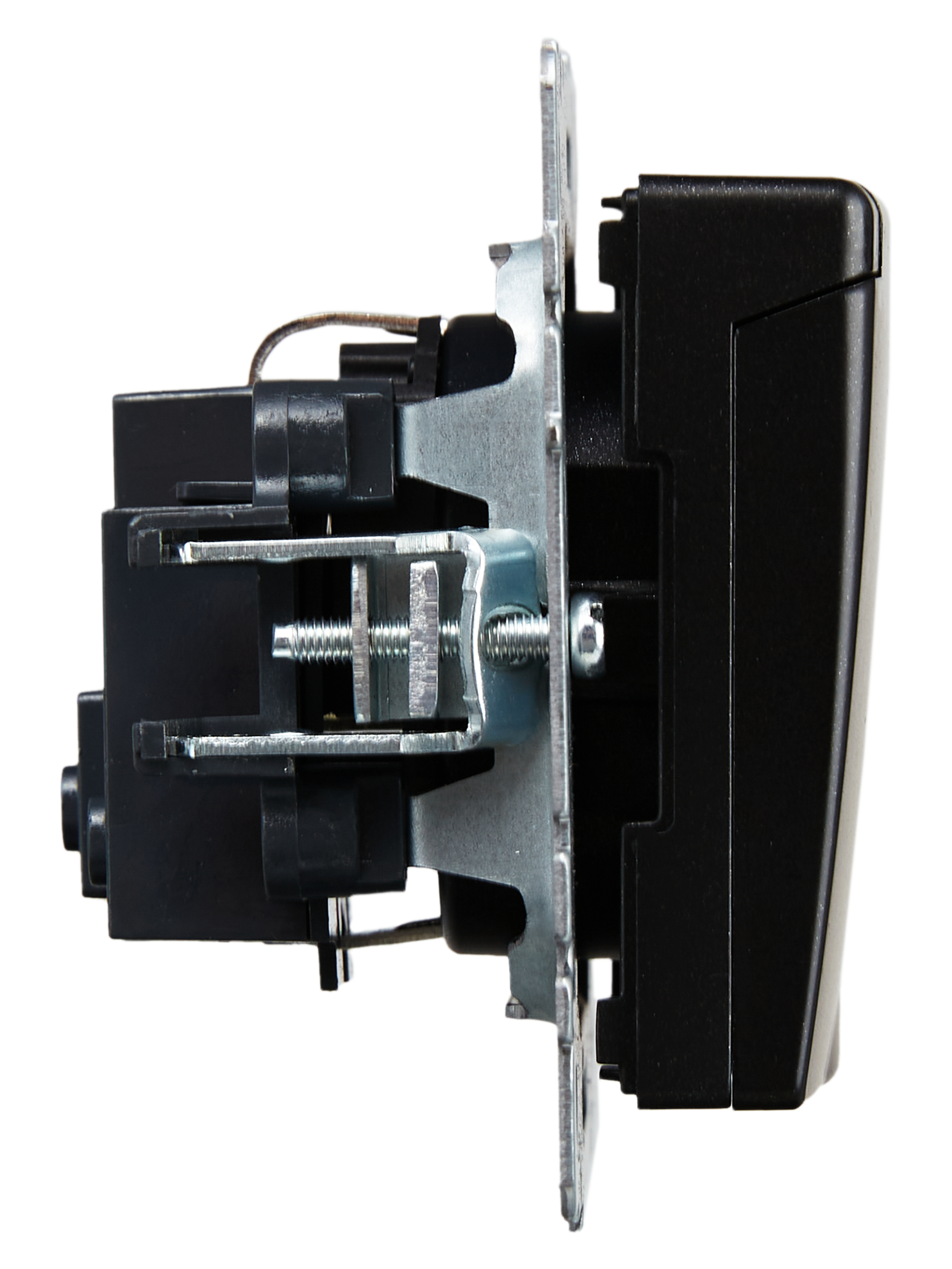 BRITE Розетка с заземлением с защитными шторками и крышкой 16А IP20 РСбш10-3-БрЧ черный IEK BR-R16-16-K02