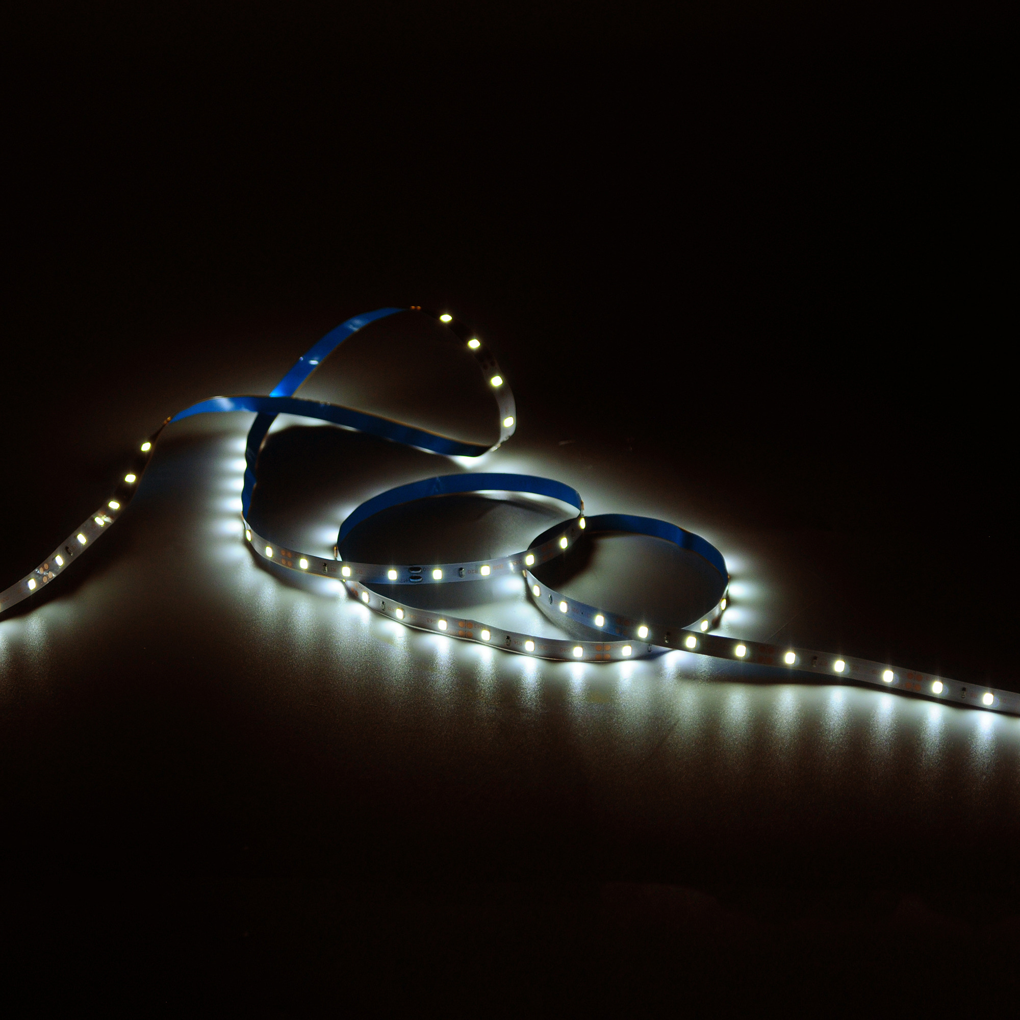 Лента светодиодная LED 2835/60-SMD 4.8 Вт/м 312 лм/м 3000К DC 12В IP20 8 мм (блистер 5 м) Basic GAUSS BT005