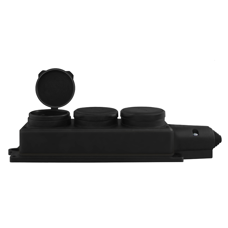 Розетка каучук трехместная с заземлением IP44 компакт UNIVersal 1323