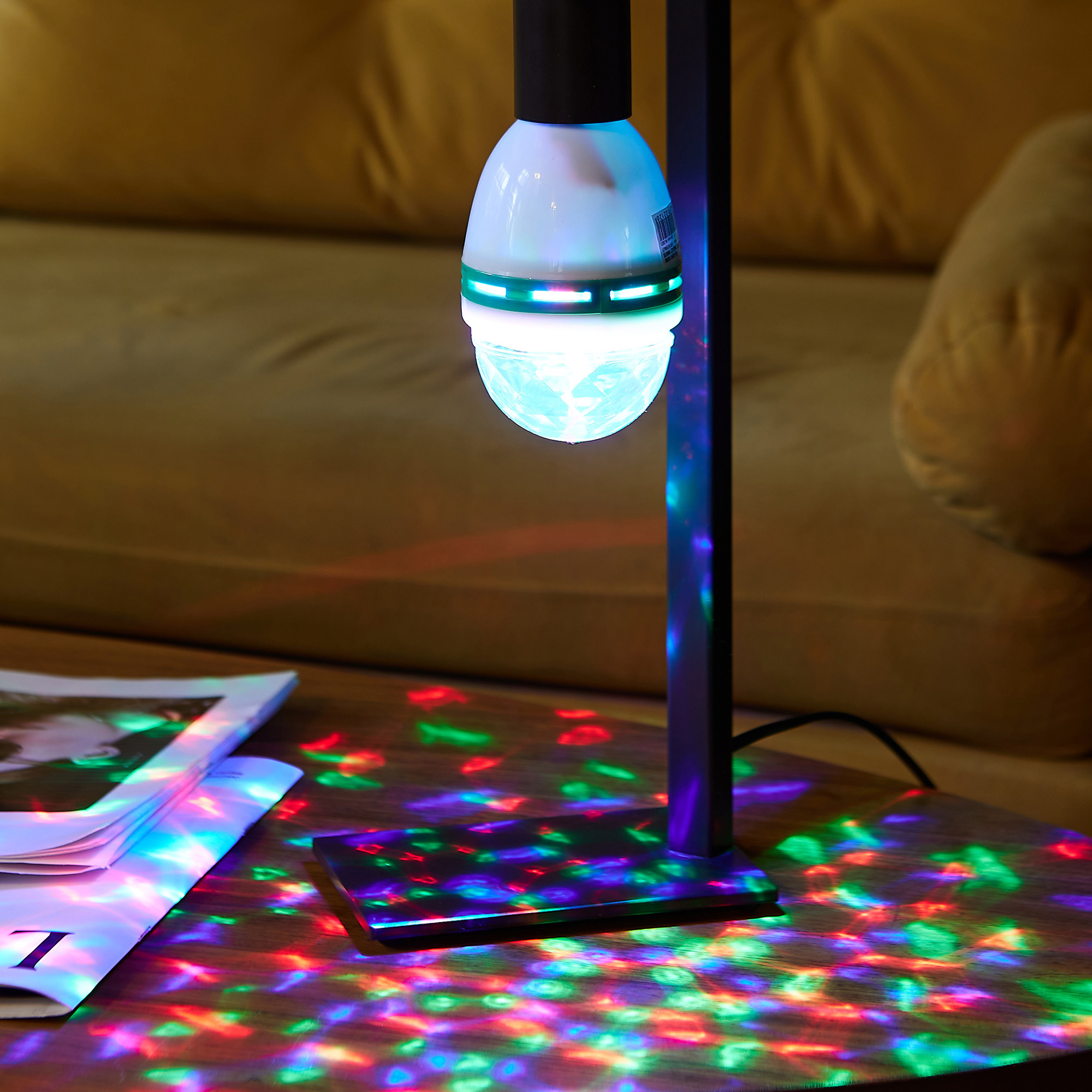 Светодиодный светильник-проектор ULI-Q301 Серия DISCO, многоцветный ТМ VOLPE Работа от сети 220В Для установки в электропатрон E27 Цвет корпуса - белый. Uniel 09839