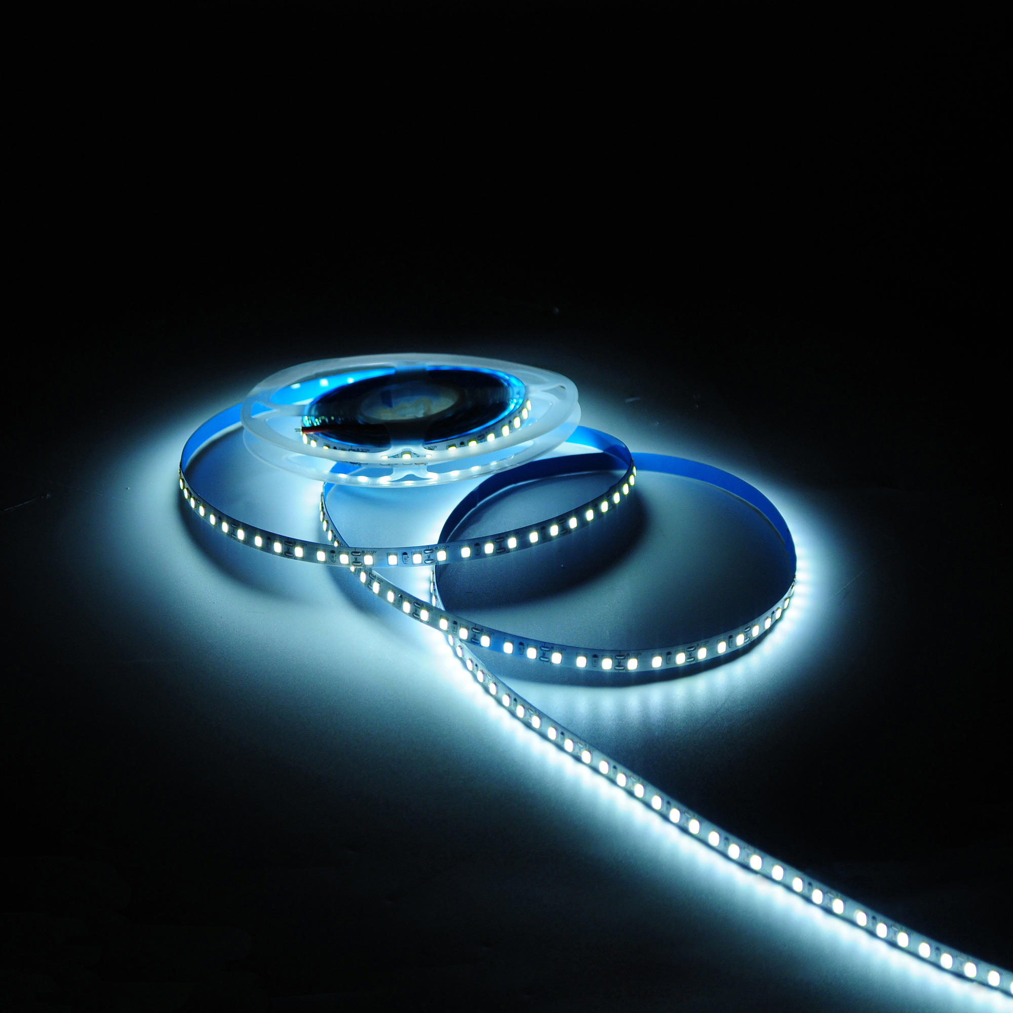 Лента светодиодная LED 2835/120-SMD 10 Вт/м 700 лм/м 4000К DC 12В IP20 8мм (блистер 5м) Basic GAUSS BT040