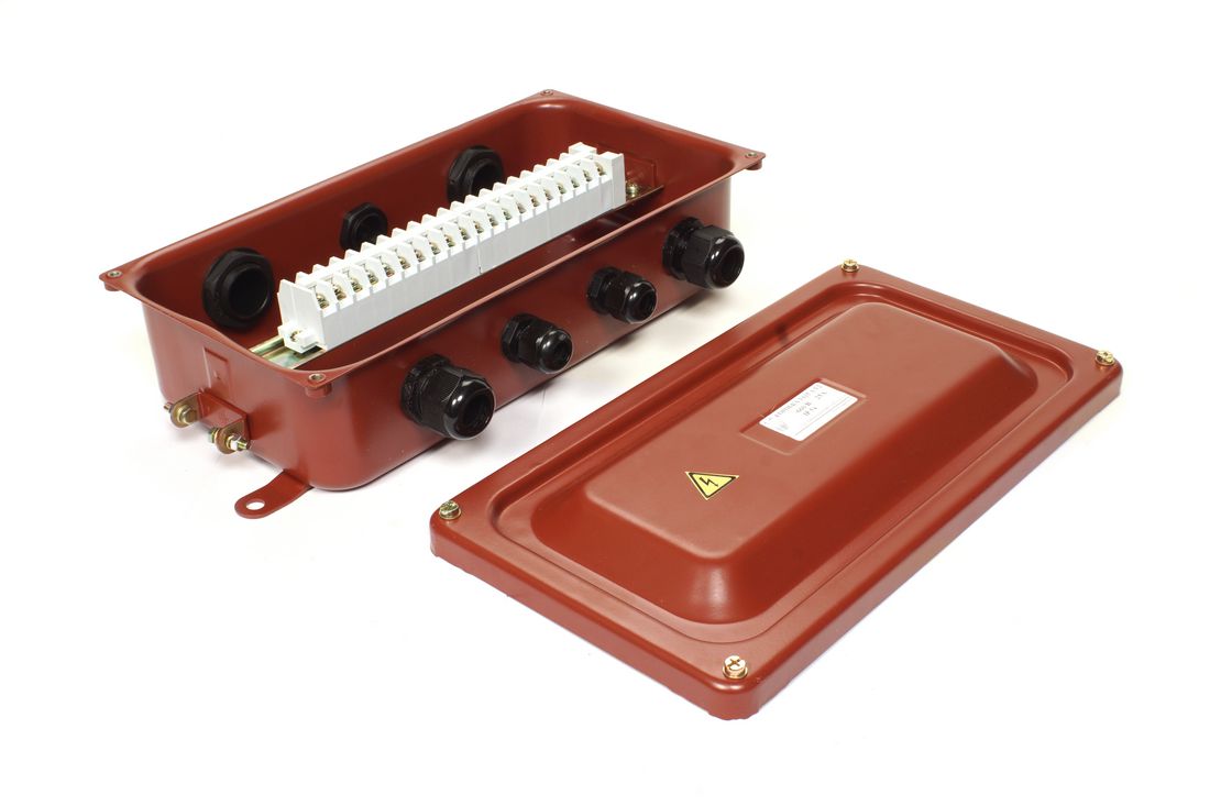 У615 с пластмассовыми сальниками (7шт. сальников MG) ЗЭТА коробка клеммная ЗЭТАРУС zeta30324