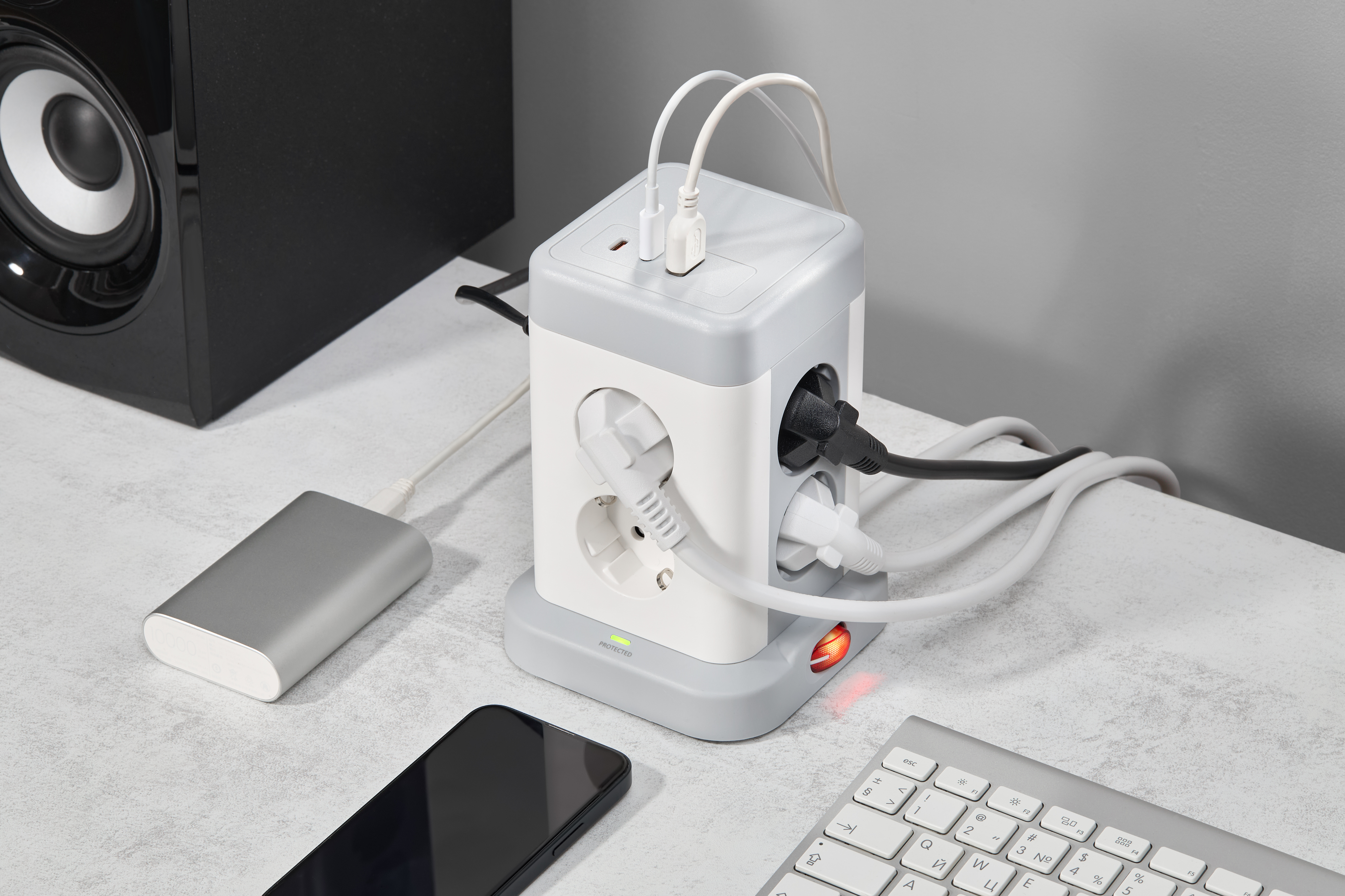 DOMINIC Удлинитель У08K 8 мест 2P+PE 1,5м 3х1,0мм2 16А/250В USB A+C 20Вт серый IEK DN-YP30-16-08-01-ZKU-K41