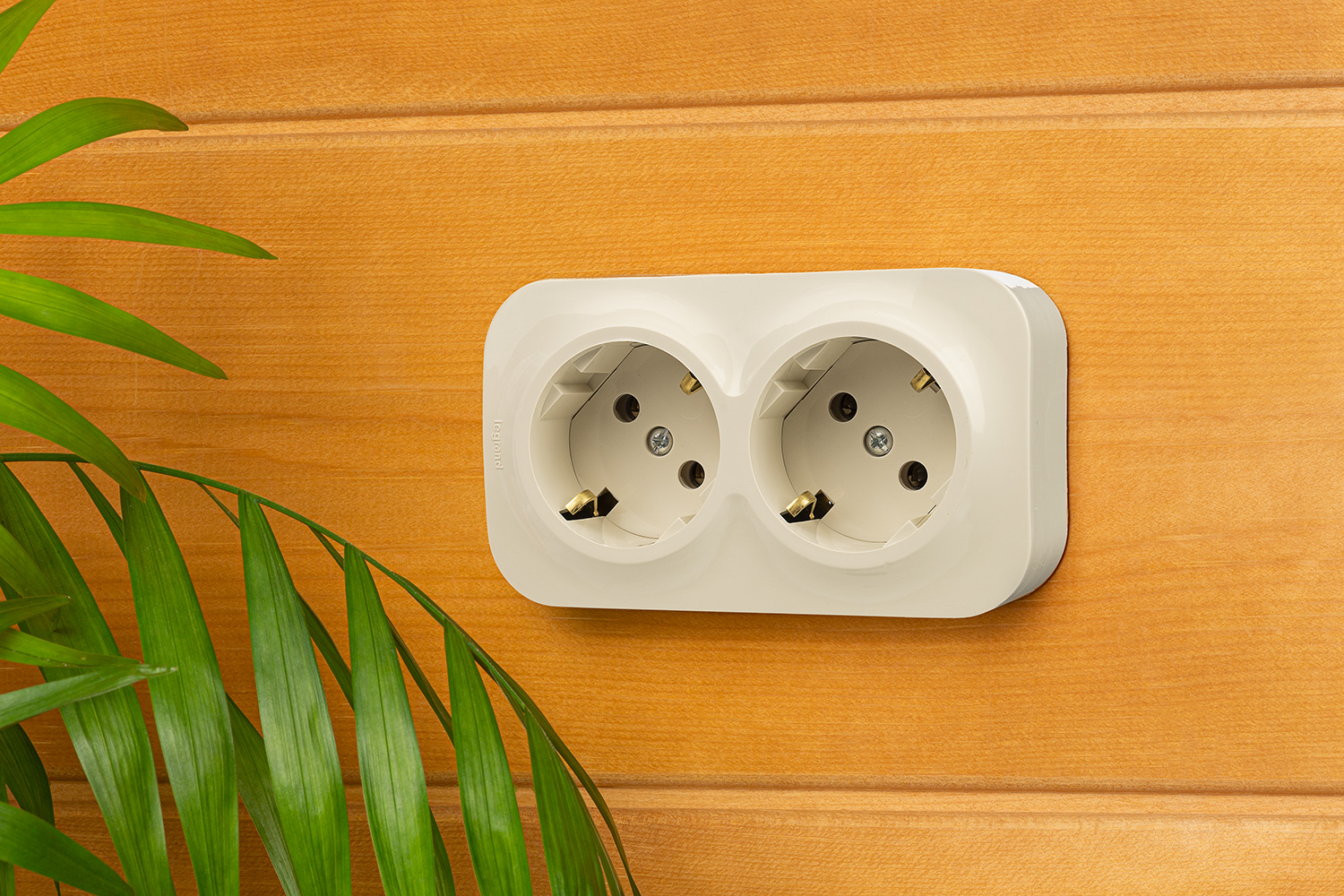 Quteo Розеточный блок с предварительным           подключением 2 x 2К+З без шторок - 16 A - 250 В IP20 - Слоновая кость Legrand 782263