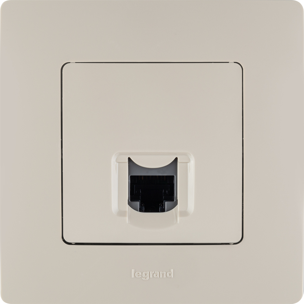 Розетка компьютерная RJ45 категория 5Е UTP слоновая кость ETIKA IEK 672341