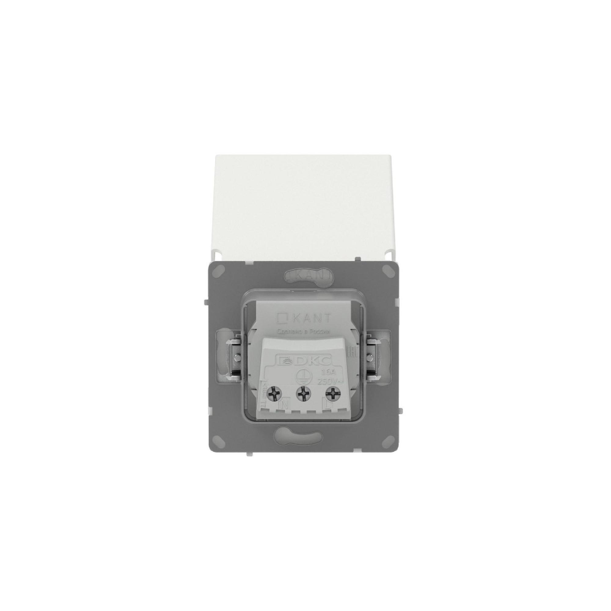 Розетка силовая, 2P+E, с з/ш, с крышкой, IP44, KANT, белый песок DKC 7010013