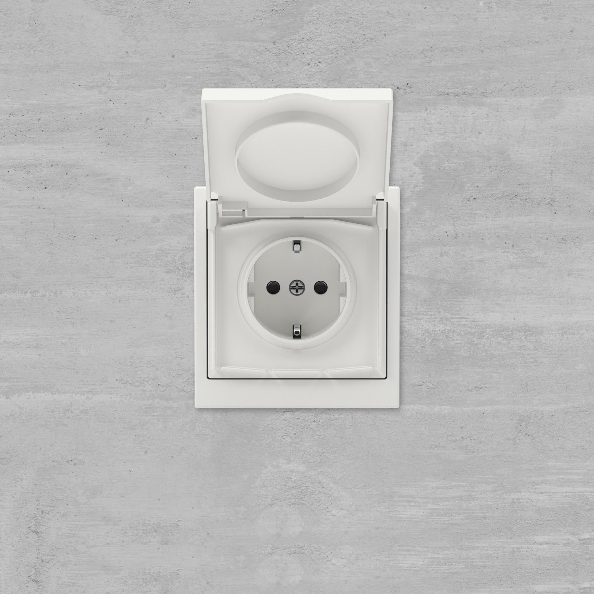 Розетка силовая, 2P+E, с з/ш, с крышкой, IP44, KANT, белый песок DKC 7010013