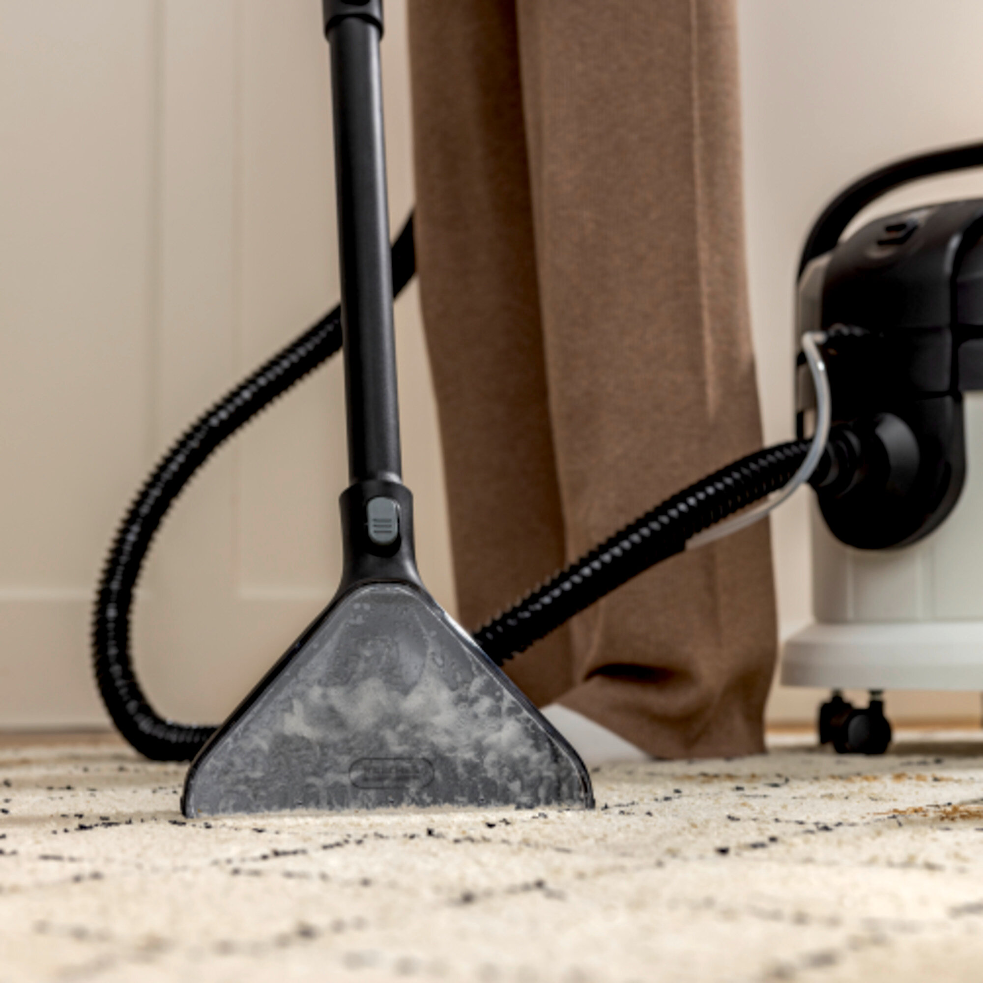 Моющий пылесос SE 4 Plus EU KARCHER 1.081-170.0