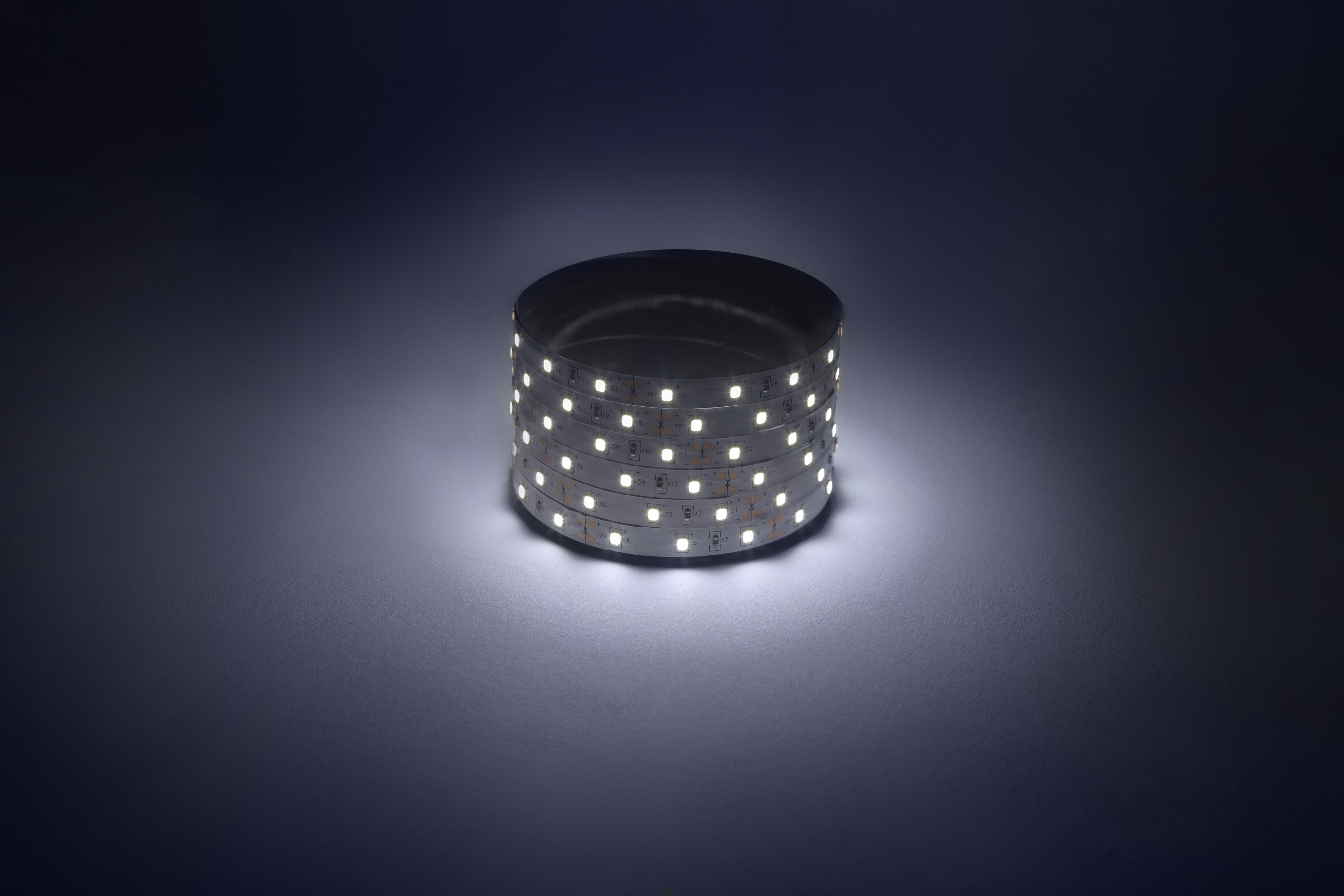 Лента светодиодная 4,8Вт/м 12В 6500К IP20 60LED/м LS2835-60LED-IP20-W-eco-5м ЭРА Б0035586