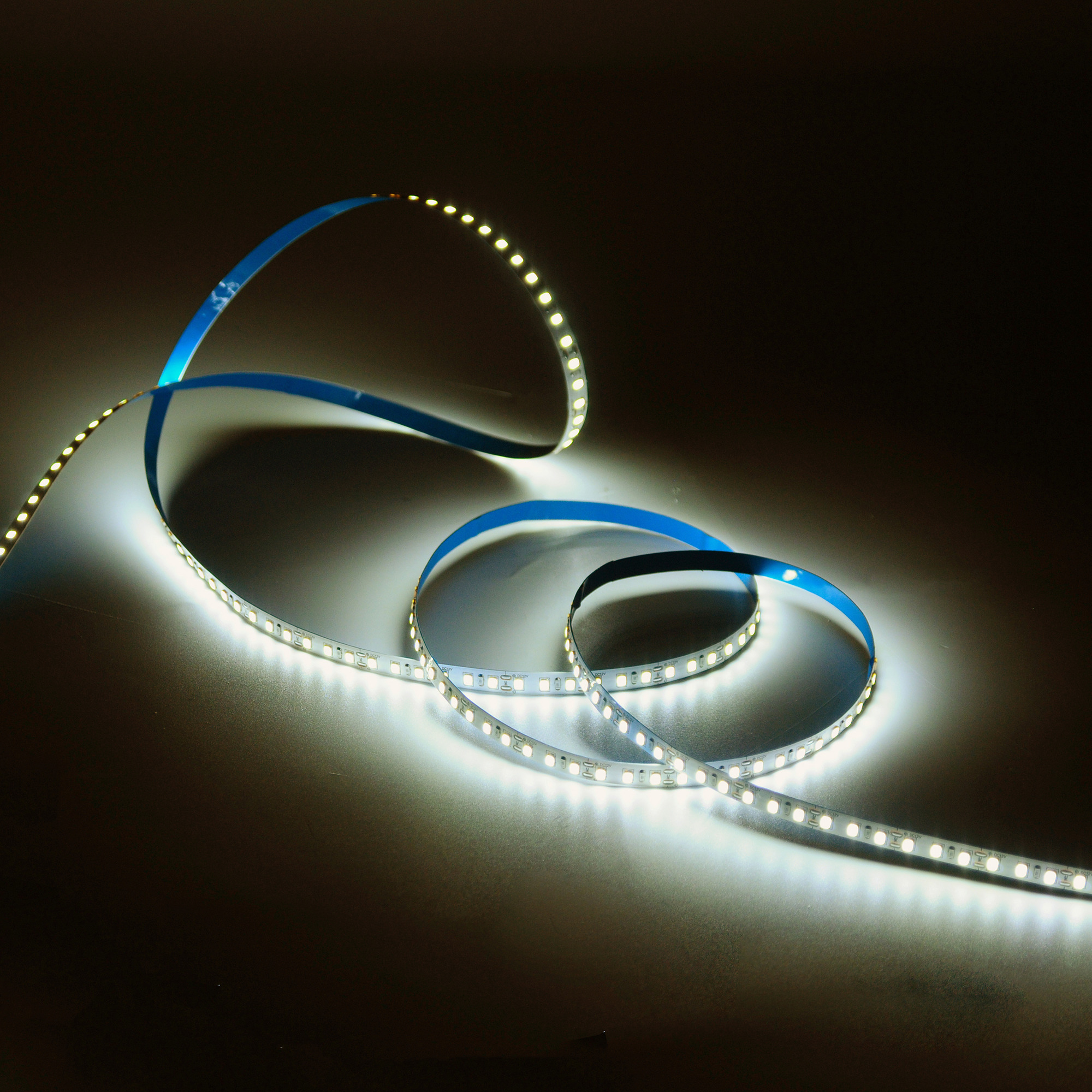 Лента светодиодная LED 2835/120-SMD 10 Вт/м 700 лм/м 3000К DC 12В IP20 8мм (блистер 5м) Basic GAUSS BT039