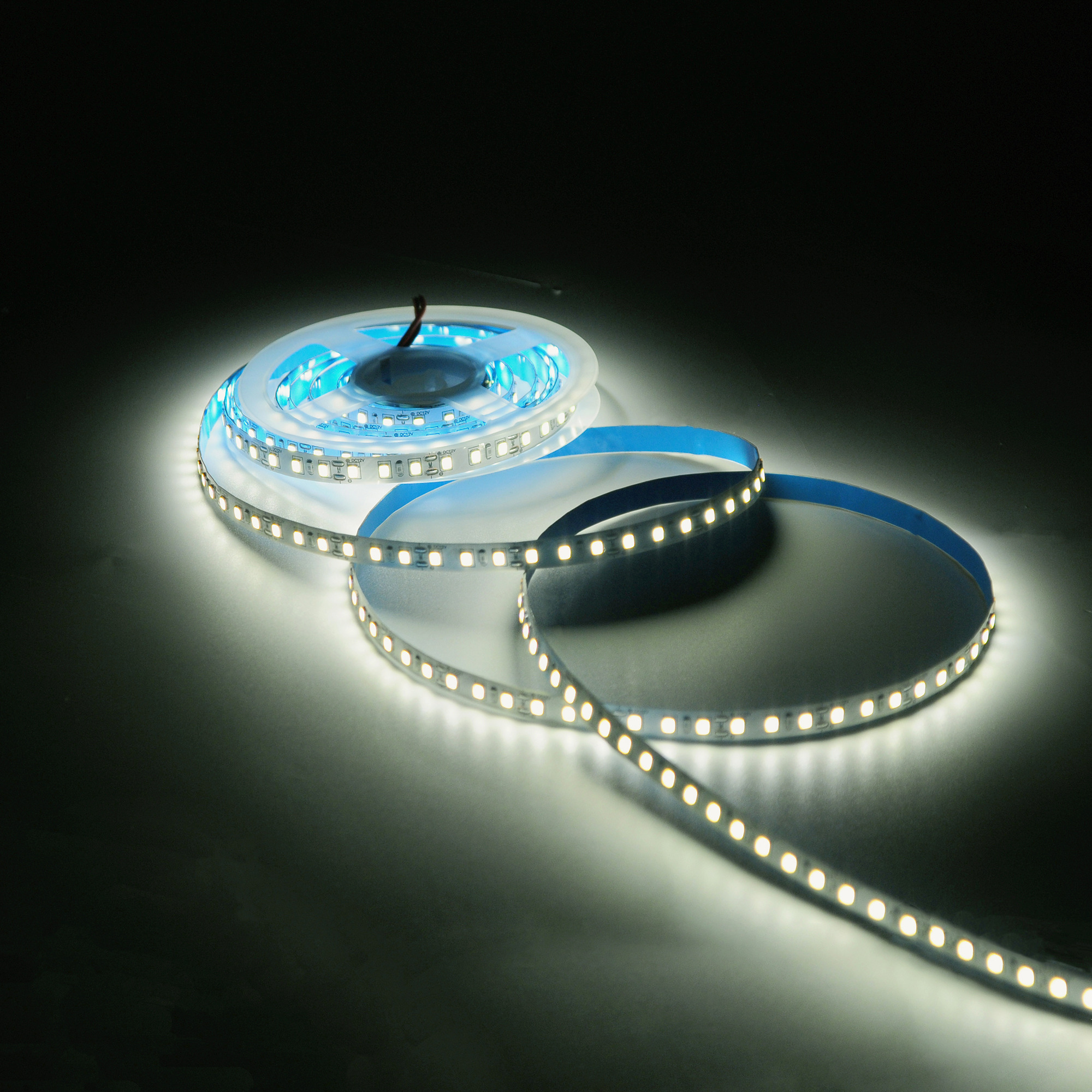 Лента светодиодная 14.4 Вт/м DC 12В 3000К IP20 120LED SMD2835 (блистер 5м) 1400 лм/м Basic GAUSS BT084
