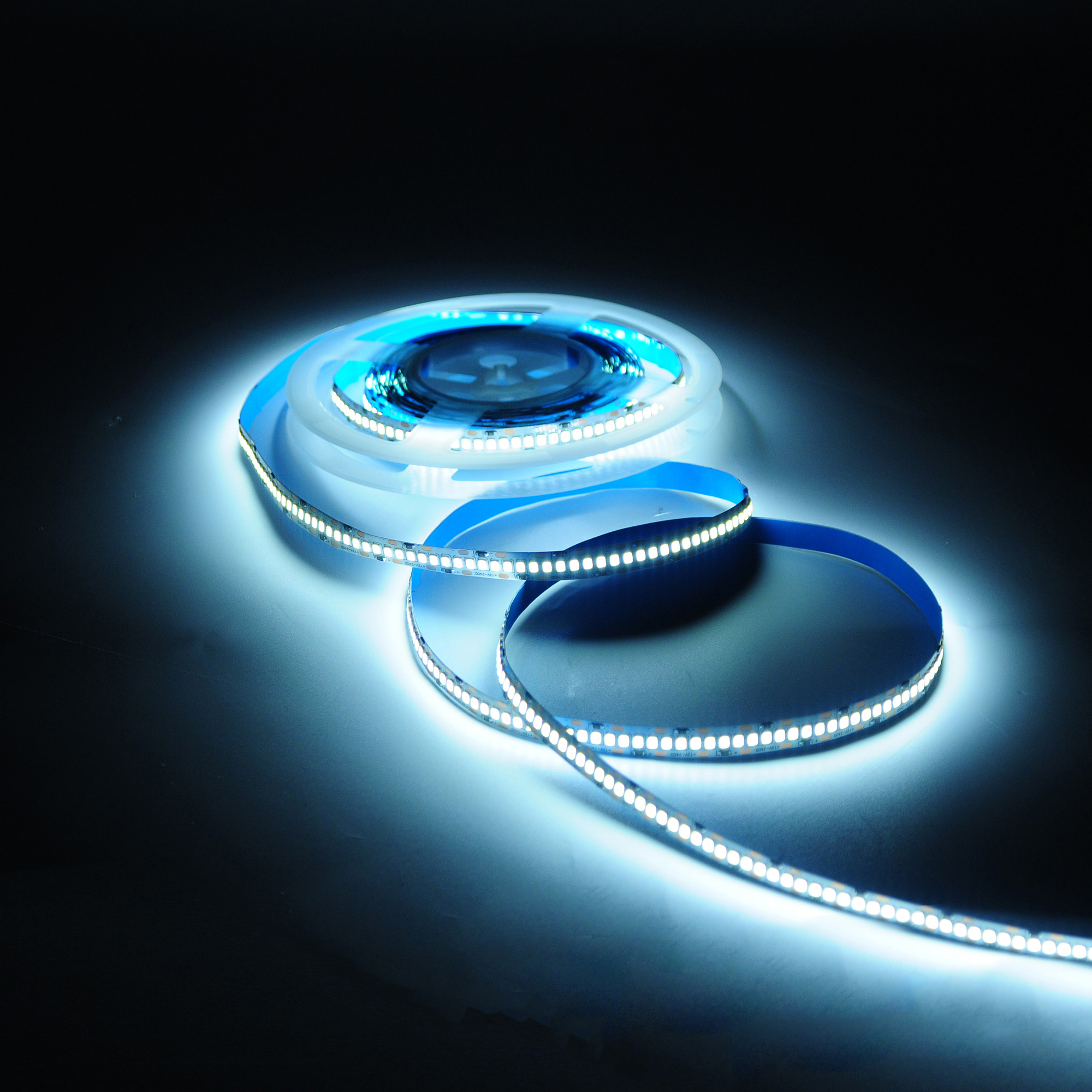 Лента светодиодная LED 2835/240-SMD 14.4 Вт/м 1600 лм/м 4000К DC 12В IP20 8мм (блистер 5м) Basic GAUSS BT086