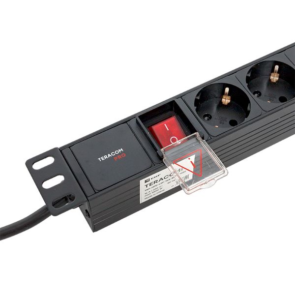 Блок розеток PDU TERACOM PRO 19'' 1U 16А/250В 8 розеток Schuko с выключателем шнур питания длиной 2 метра сечение 3x1.5 мм2 вилка Schuko корпус пластик черный EKF TRP-HPD-LSP-16A-8SH-2MSH