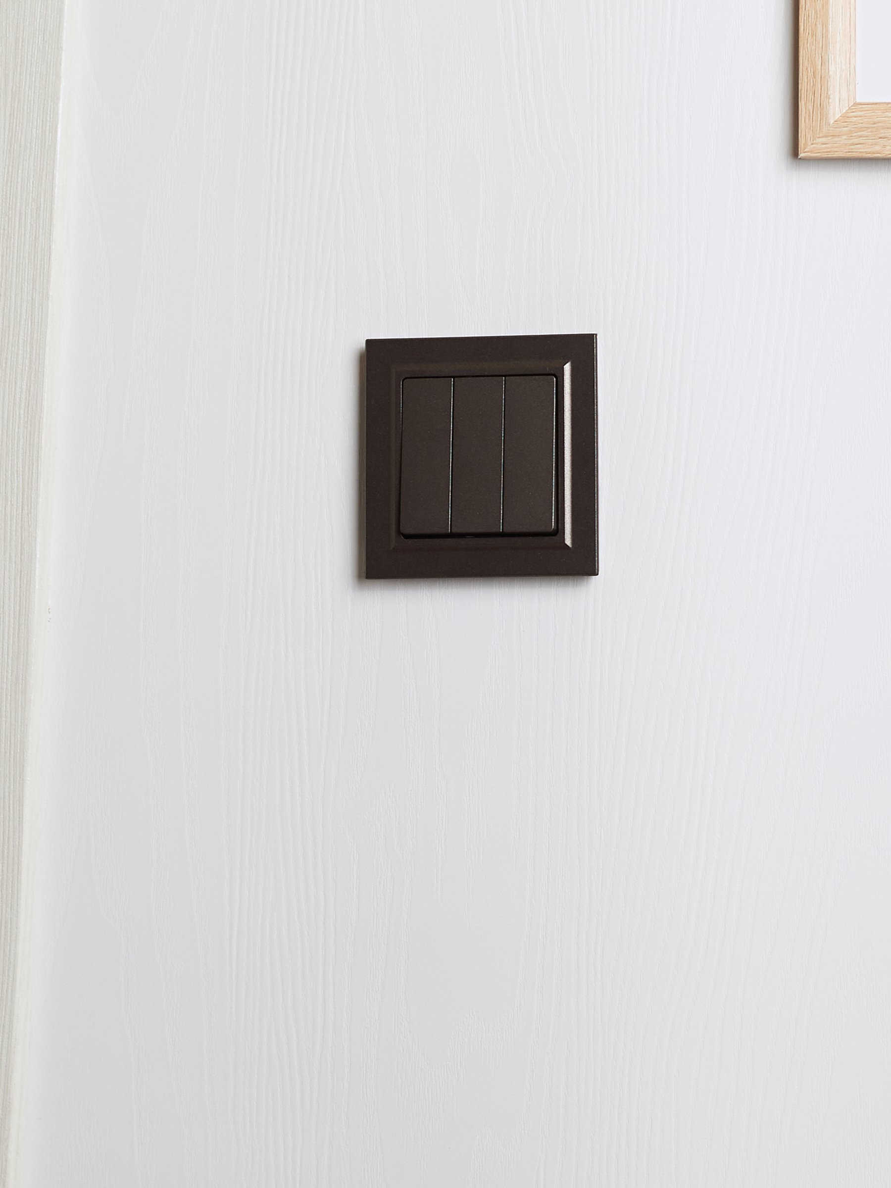 BRITE Рамка 1 пост РУ-1-БрТБ темная бронза IEK BR-M12-K45