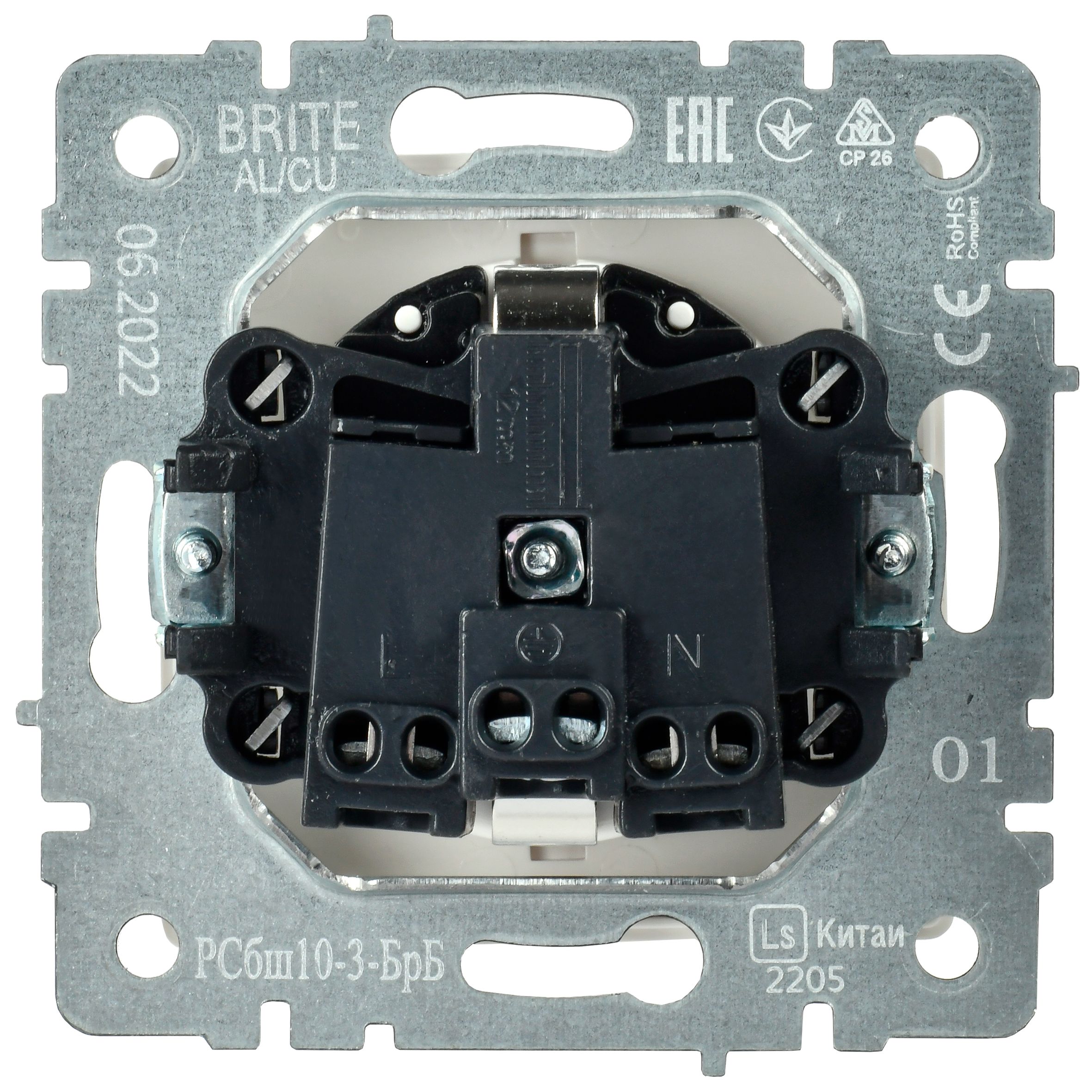 BRITE Розетка с заземлением с защитными шторками и крышкой 16А IP20 РСбш10-3-БрБ белый IEK BR-R16-16-K01