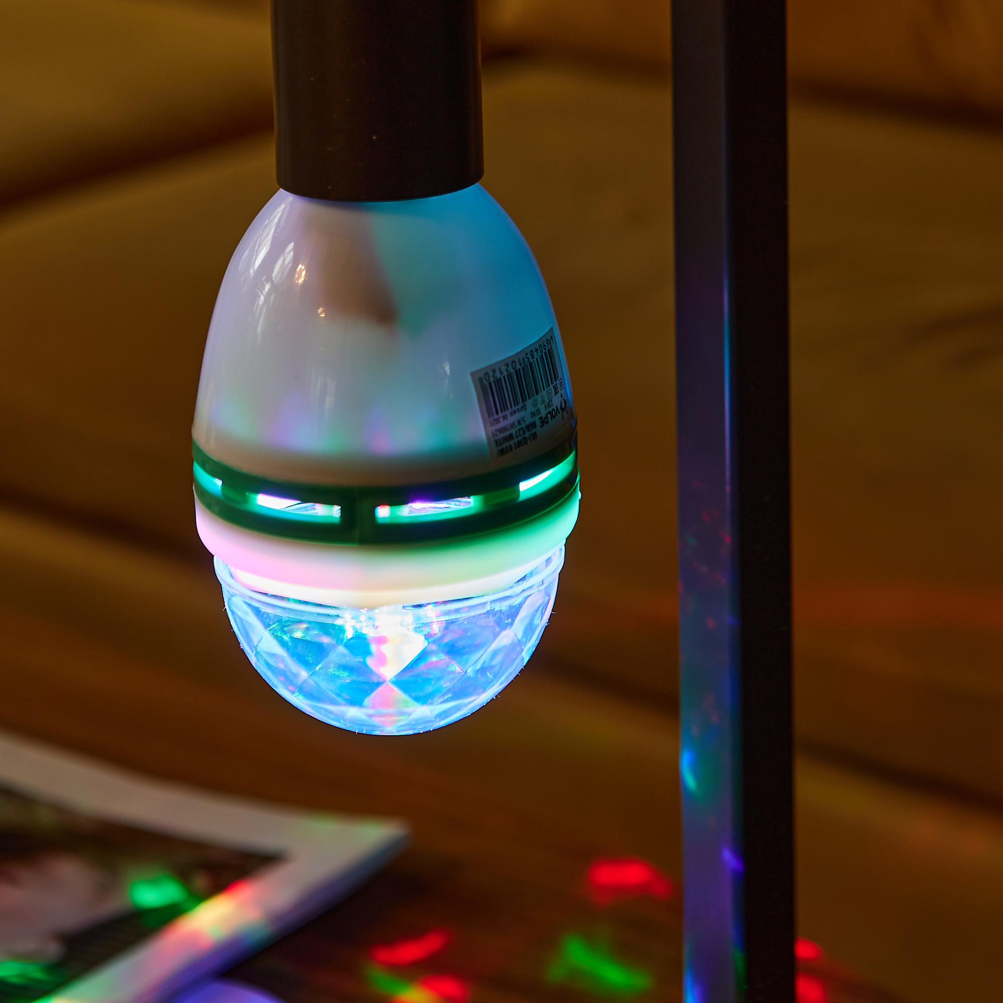 Светодиодный светильник-проектор ULI-Q301 Серия DISCO, многоцветный ТМ VOLPE Работа от сети 220В Для установки в электропатрон E27 Цвет корпуса - белый. Uniel 09839