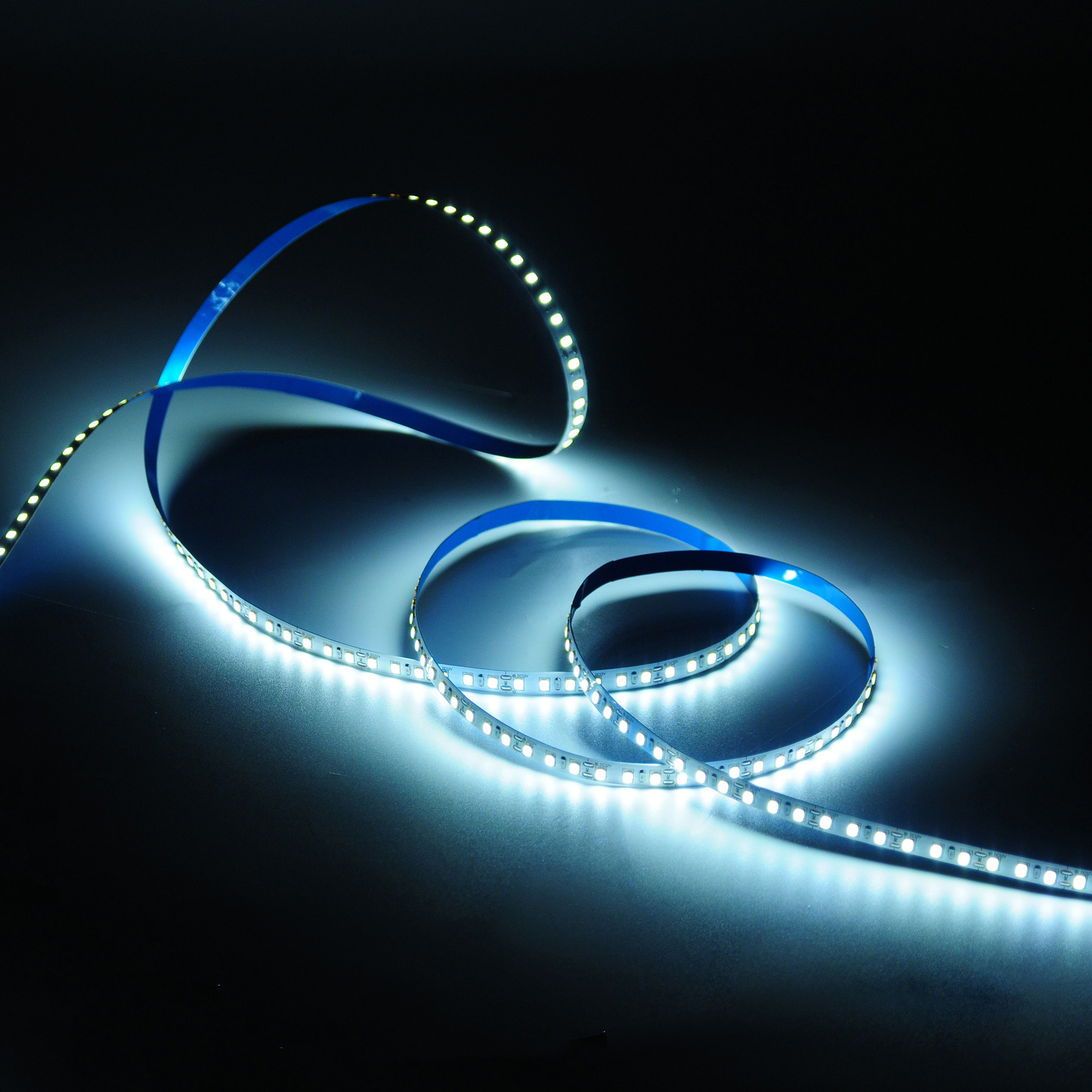 Лента светодиодная LED 2835/120-SMD 10 Вт/м 700 лм/м 4000К DC 12В IP20 8мм (блистер 5м) Basic GAUSS BT040