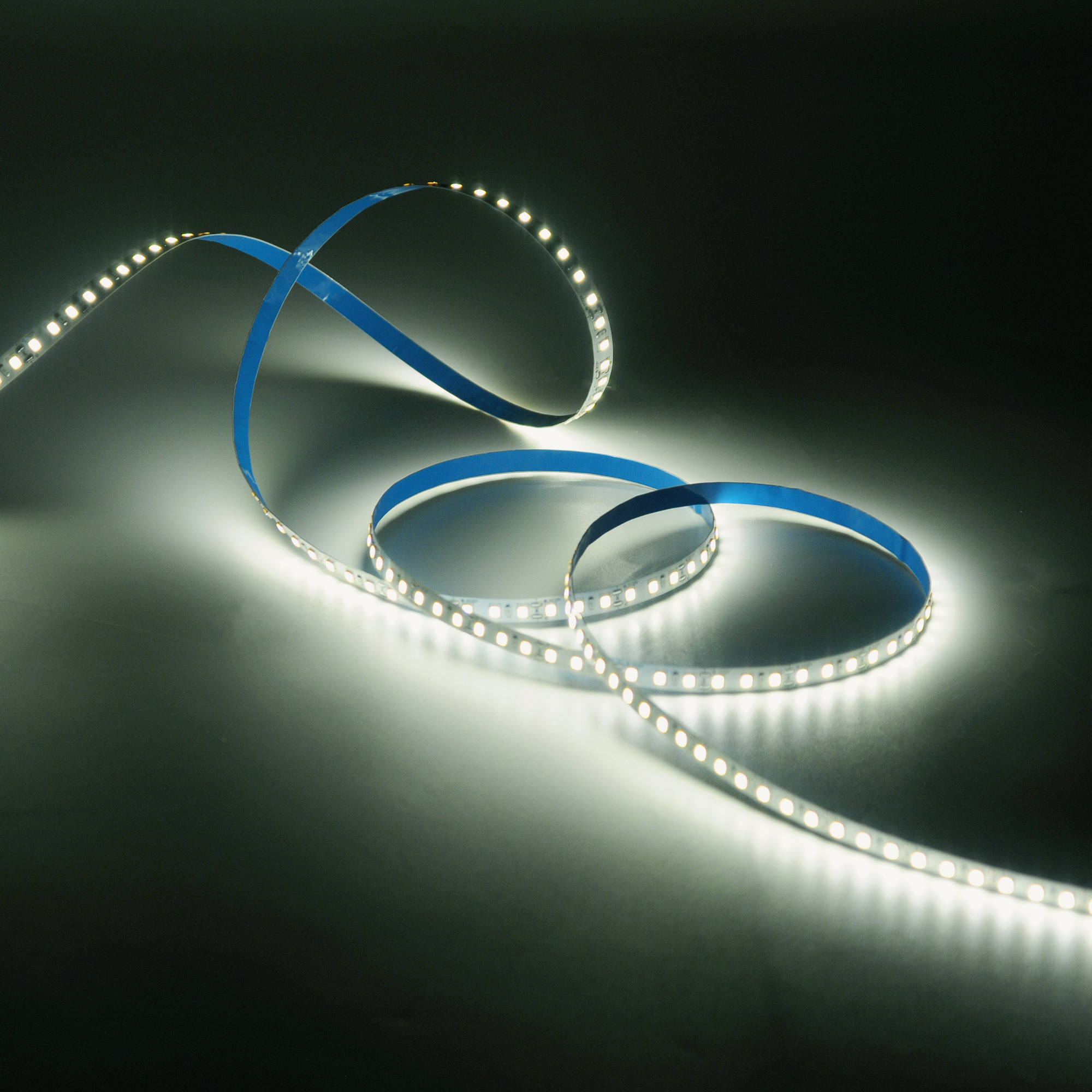 Лента светодиодная 14.4 Вт/м DC 12В 3000К IP20 120LED SMD2835 (блистер 5м) 1400 лм/м Basic GAUSS BT084