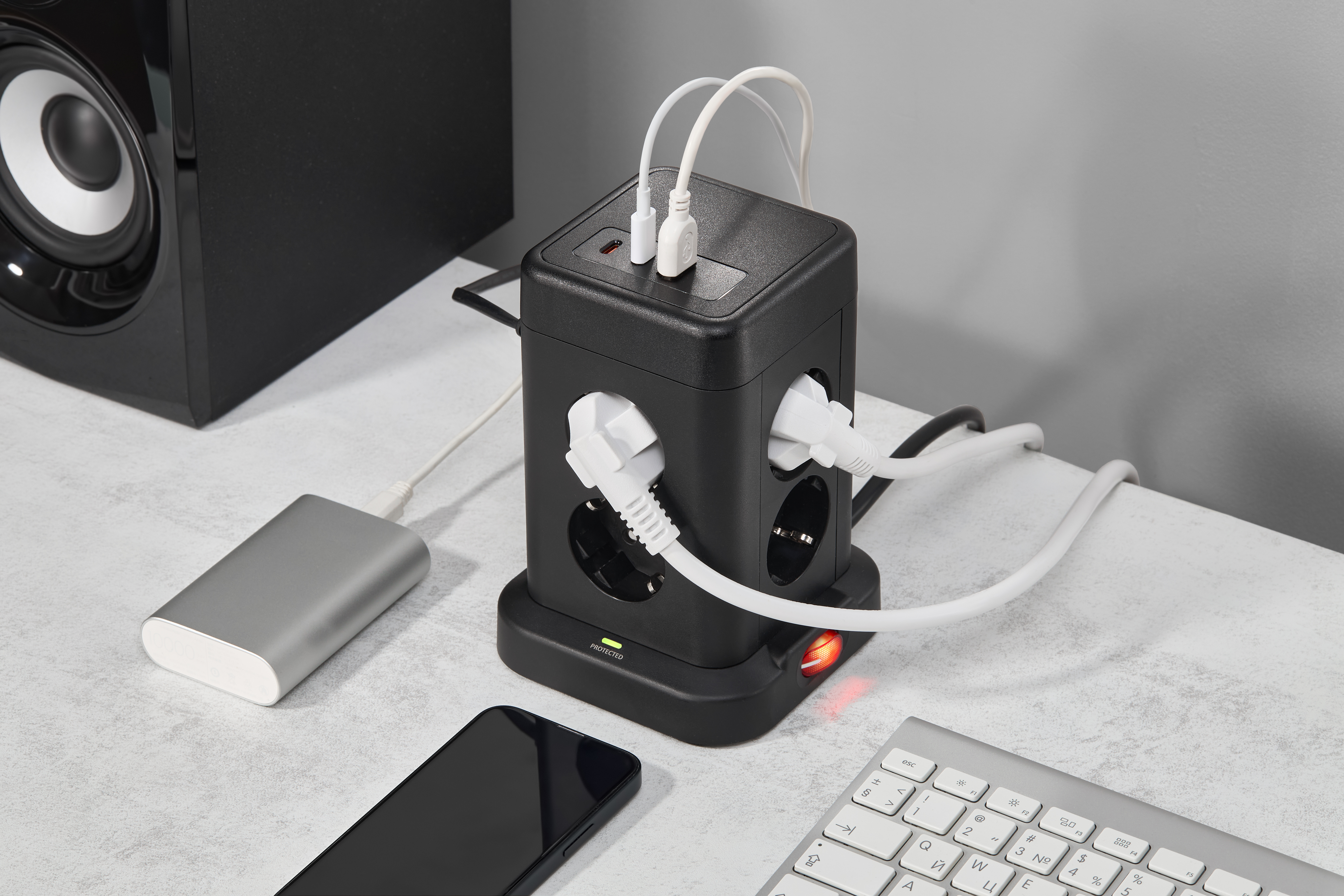 DOMINIC Удлинитель У08K 8 мест 2P+PE 1,5м 3х1,0мм2 16А/250В USB A+C 20Вт черный IEK DN-YP30-16-08-01-ZKU-K02