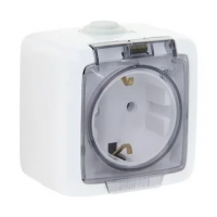 Розетка наружная с заземлением с шторками белая IP44 HEGEL РА16-212