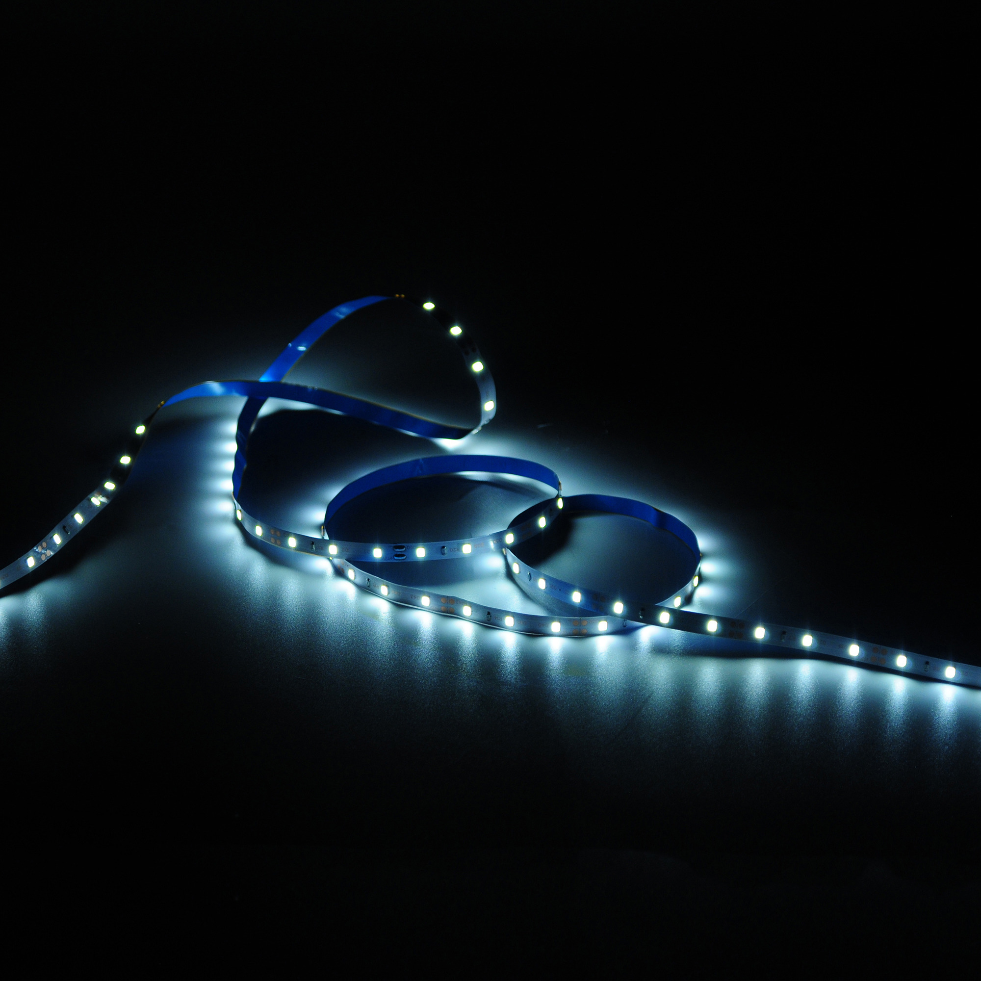 Лента светодиодная LED 2835/60-SMD 4.8 Вт/м 312 лм/м 4000К DC 12В IP20 8мм (блистер 5м) Basic GAUSS BT006