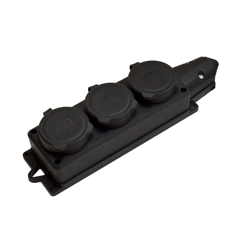 Розетка каучук трехместная с заземлением IP44 компакт UNIVersal 1323