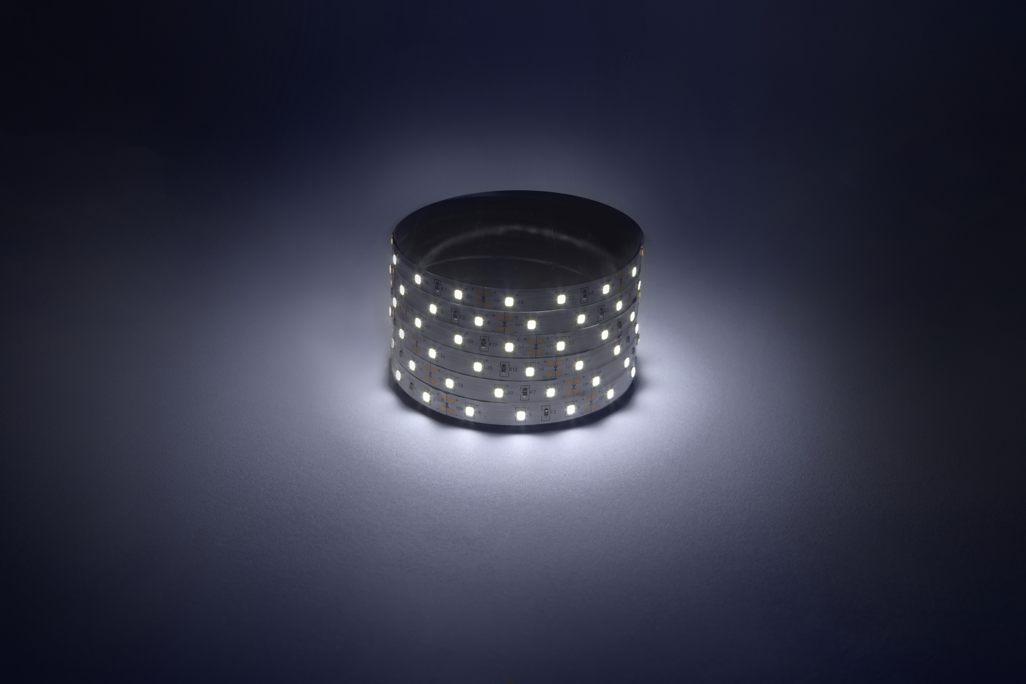 Лента светодиодная 4,8Вт/м 12В 6500К IP20 60LED/м LS2835-60LED-IP20-W-eco-5м ЭРА Б0035586