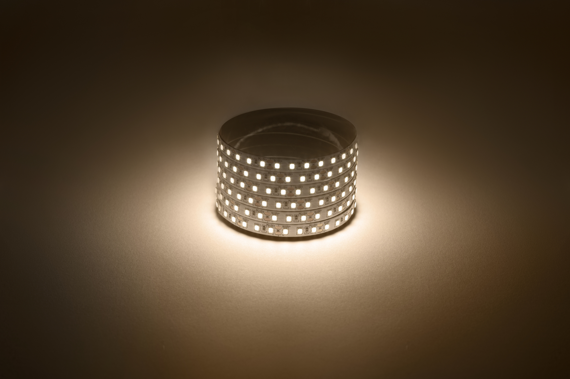 Лента светодиодная 9,6Вт/м 12В 3000К IP20 120LED/м LS2835-120LED-IP20-WW-eco-5м ЭРА Б0035596