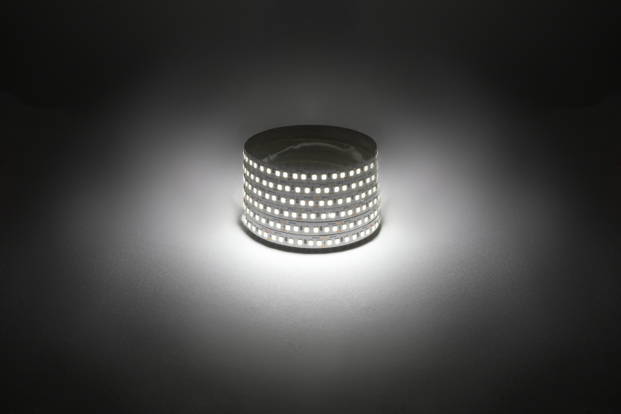 Лента светодиодная 14,4Вт/м 12В 4000К IP20 180LED/м LS2835-14,4-180-12-4000K-IP20-1 year-5m ЭРА Б0059904