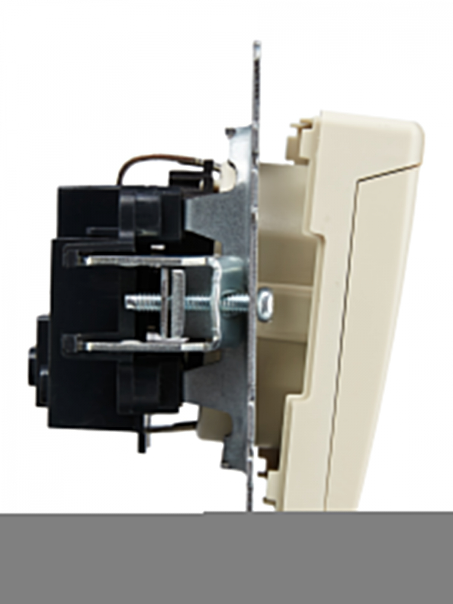 BRITE Розетка с заземлением с защитными шторками и крышкой 16А IP20 РСбш10-3-БрКр бежевый IEK BR-R16-16-K10