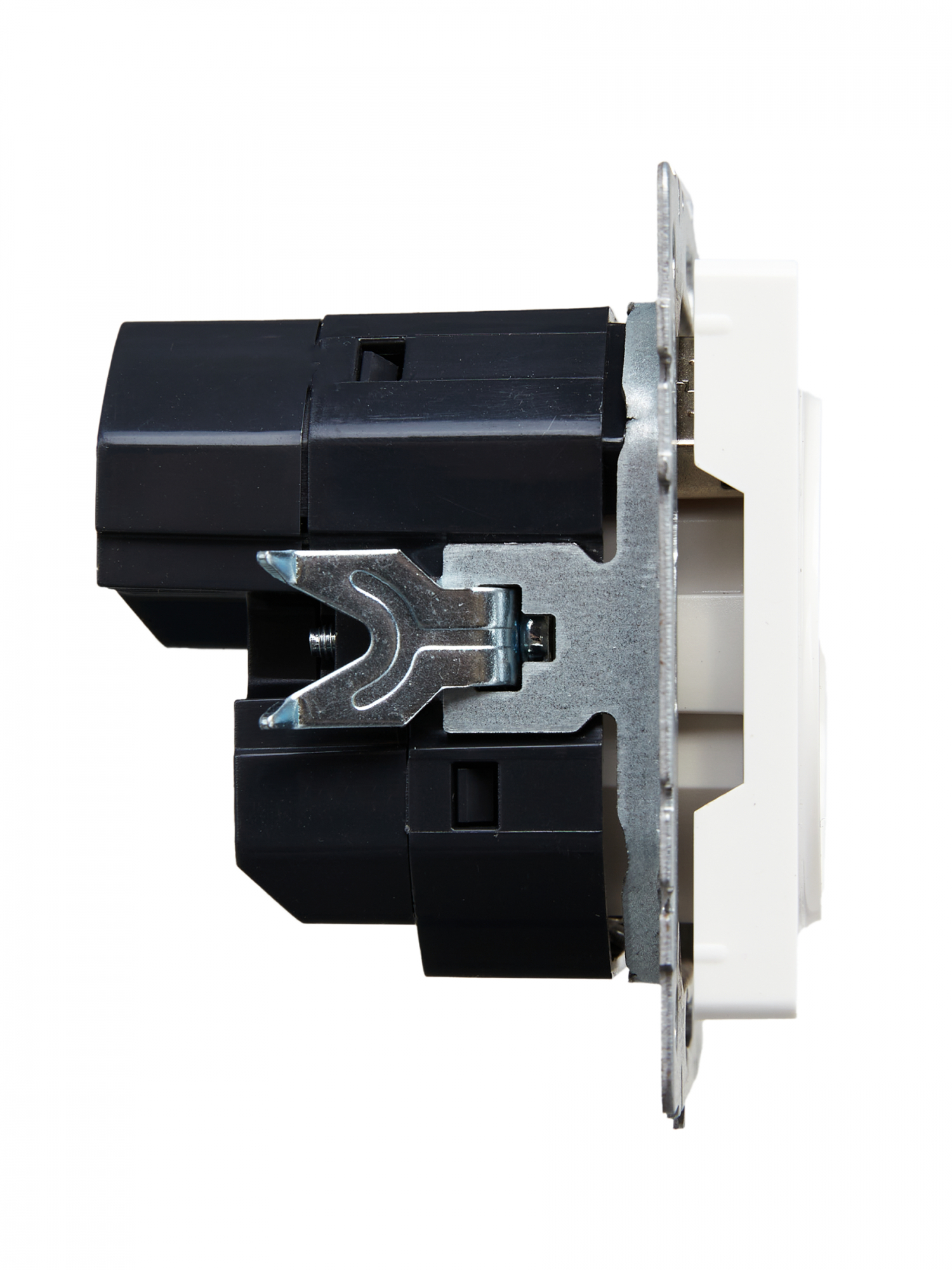 BRITE Розетка 1 пост с заземлением с защитными шторками 16А с USB A+A 5В 3,1А РЮш10-2-БрБ белый IEK BR-R14-16-U21-D31-K01